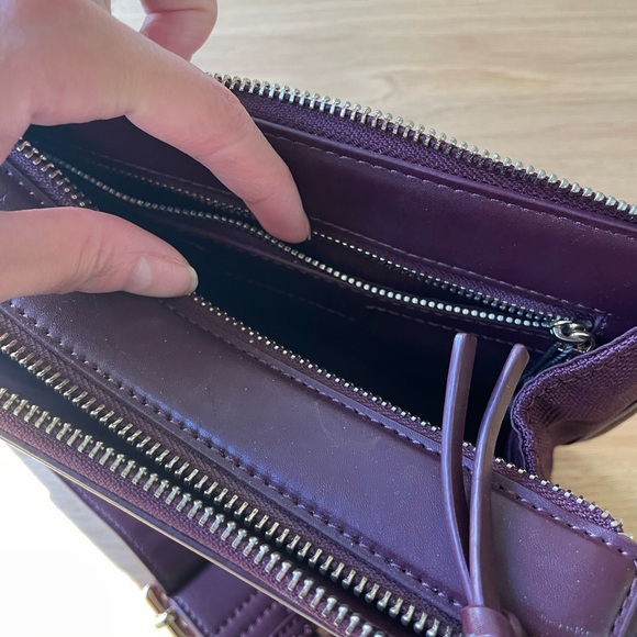 Charles & Keith burgundy crossbody purse - Picture 7 of 9